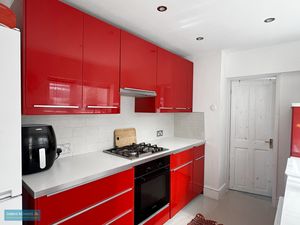 Kitchen- click for photo gallery